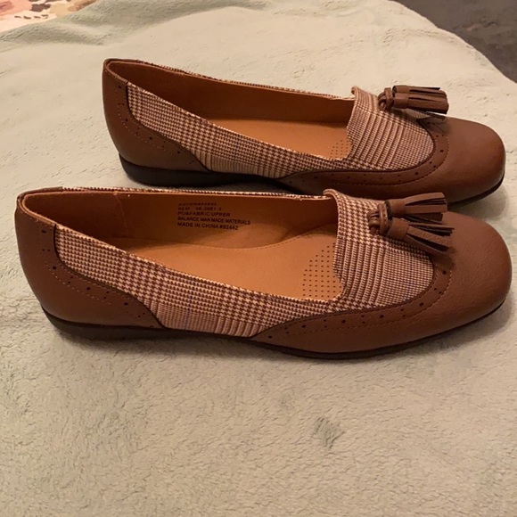 New no box Comfortview Loafers with PU and Fabric uppers. Tassel on front. 9.5M - Picture 2 of 5
